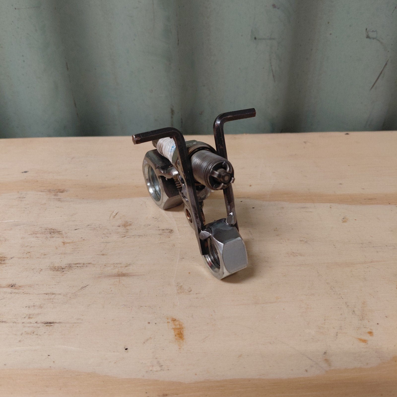 Motorfiets van oude bougie - upcycling - metal art, Gebruikt, T, T, Ophalen of Verzenden