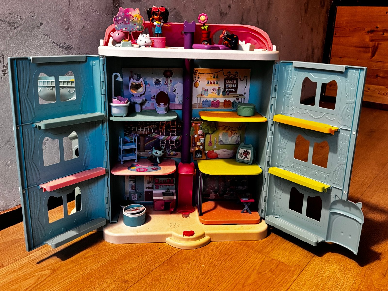 Gabby's Poppenhuis - Compleet met accessoires, Kinderen en Baby's, Speelgoed | Poppenhuizen, Ophalen of Verzenden, Zo goed als nieuw