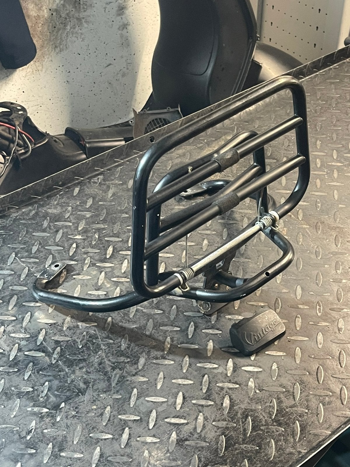 Vespa S / LX / LXV Achterdrager Glans Zwart (Vintage), Fietsen en Brommers, Ophalen of Verzenden, Gebruikt, Overige typen