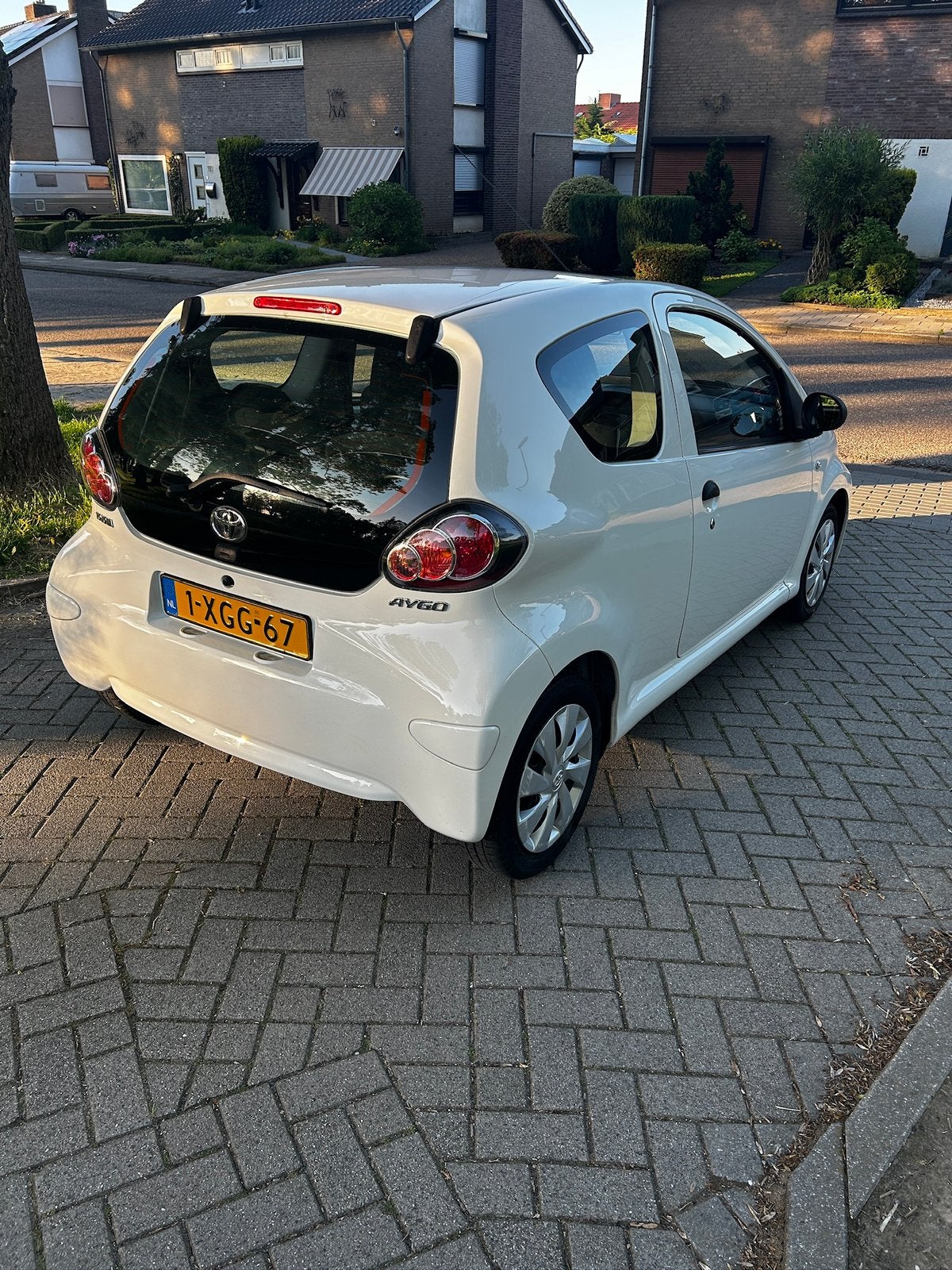 Toyota Aygo 1.0 68pk met nieuwe koppeling +Grote beurt + APK, Voorwielaandrijving, Stof, Zwart, 4 stoelen