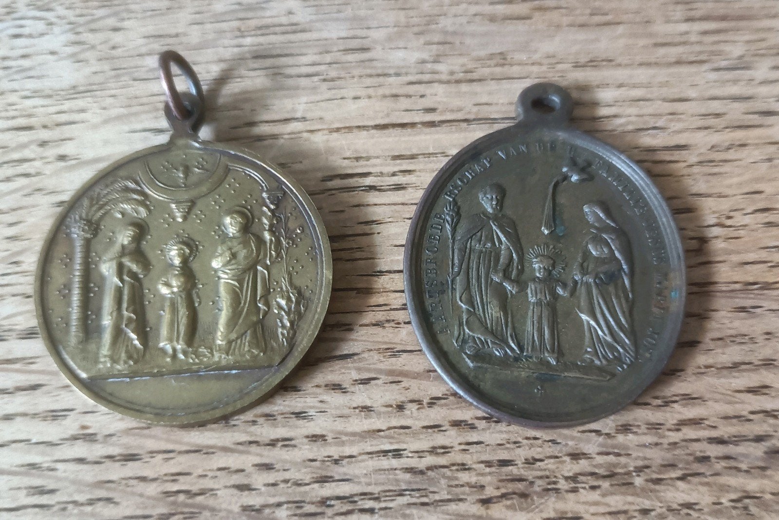 2 medailles aarts broederschap Heilige Familie, Verzamelen, Religie, Ophalen, Gebruikt