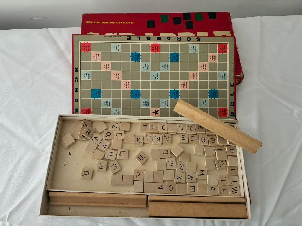 Scrabble, Nederlands versie, Drie of vier spelers, Ophalen of Verzenden, Gebruikt