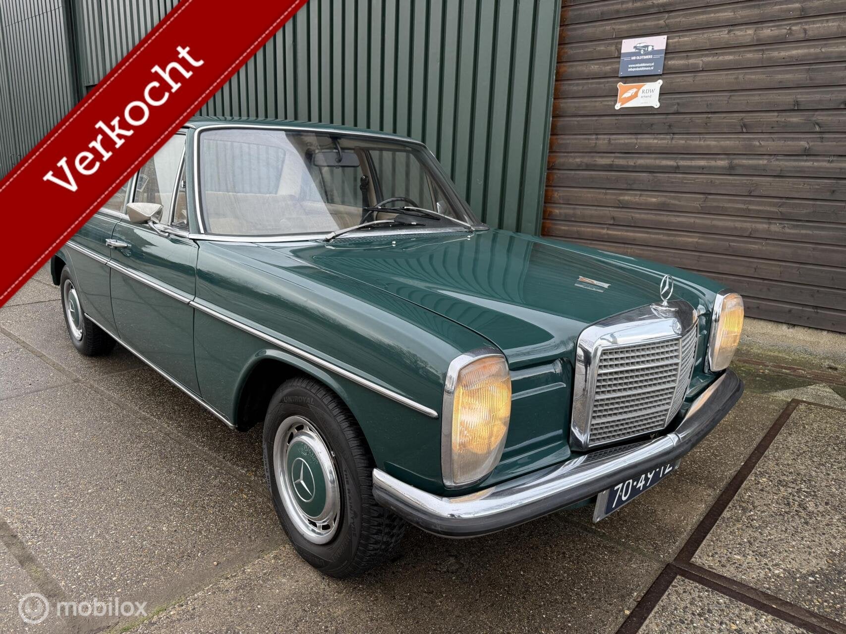 Mercedes-Benz 200 W115 NAP Unieke staat, Auto's, 94 pk, Achterwielaandrijving, Beige, Leder en Stof