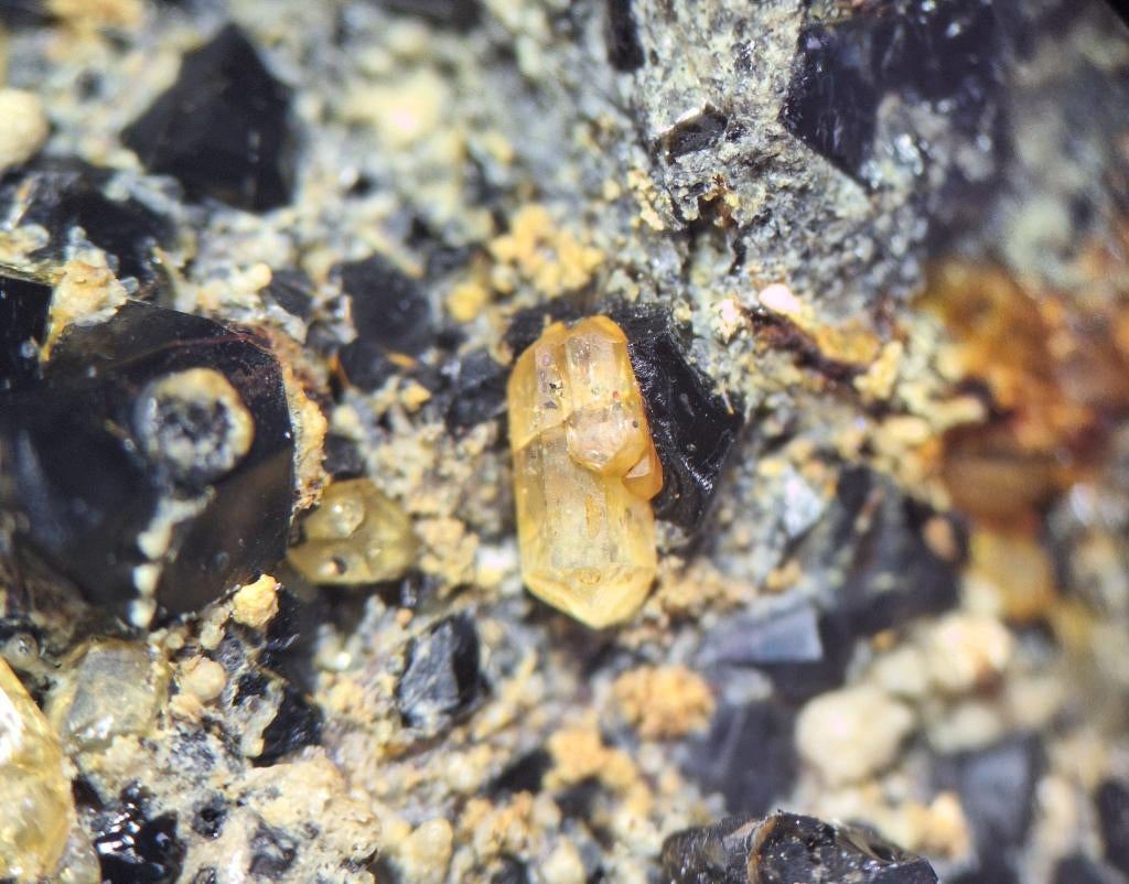 Apatiet, Pyroxeen - Eifel, Duitsland, Ophalen of Verzenden