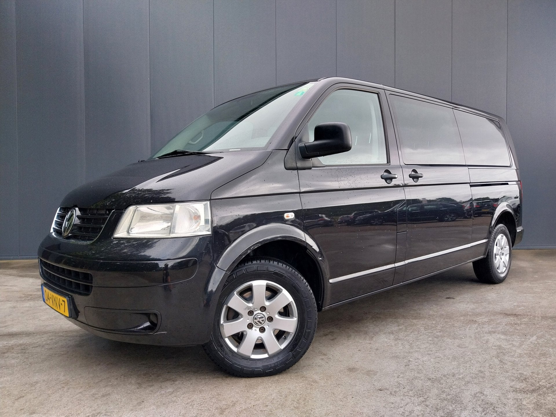 Volkswagen Transporter 2.5 TDI AUTOMAAT 2X SD DUBBELE CABINE, Auto's, Bestelauto's, Gebruikt, Volkswagen, 2020 kg, Zwart