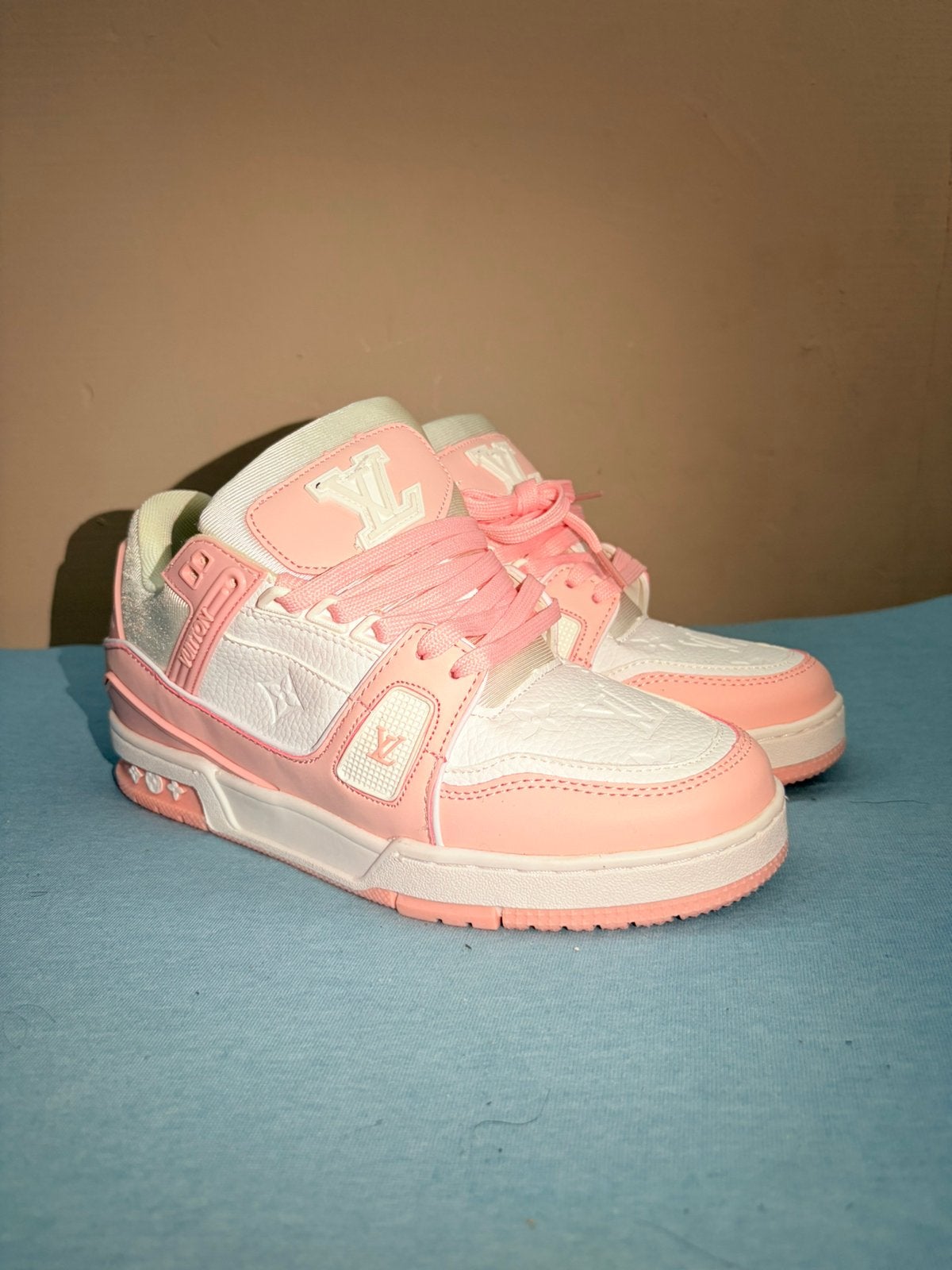 LV trainer | roze maat 43, Ophalen, Sportschoenen, Nieuw, Roze