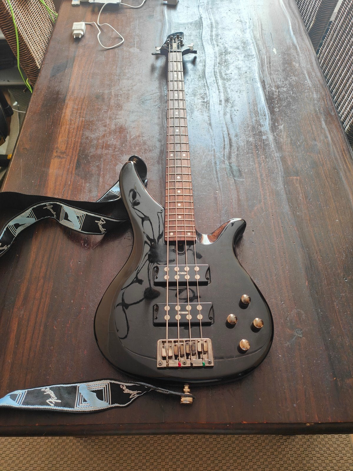 Yamaha basgitaar (yamaha rbx374 black active), Muziek en Instrumenten, Snaarinstrumenten | Gitaren | Bas, Ophalen of Verzenden