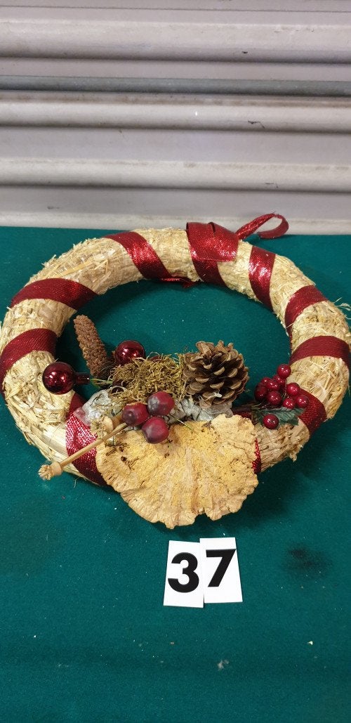 37 ]mkrans stro met rode decoratie, Diversen, Kerst, Ophalen of Verzenden, 'T Olde Gre-j, Info@toldegrej.nl, Endepoelstraat 20f Didam
