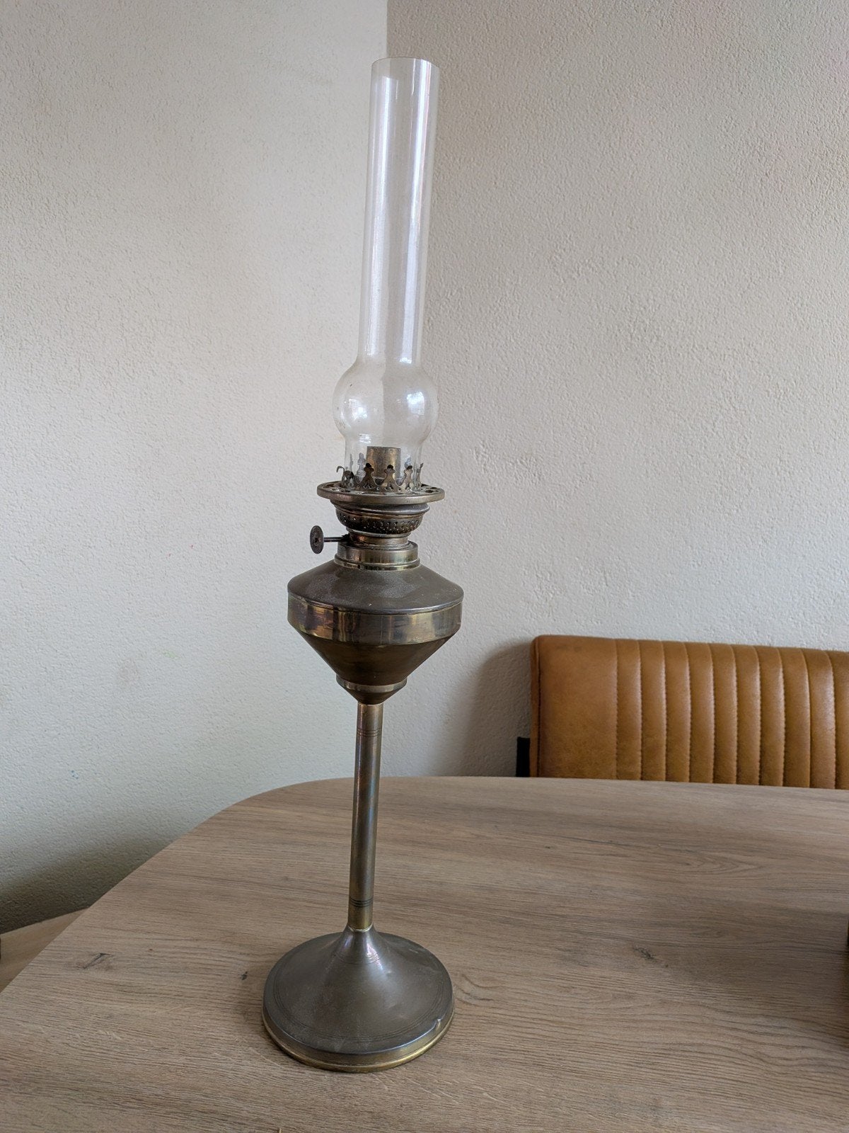 Antieke messing olielamp / petroleumlamp (compleet met glas), Ophalen, Koper of Brons
