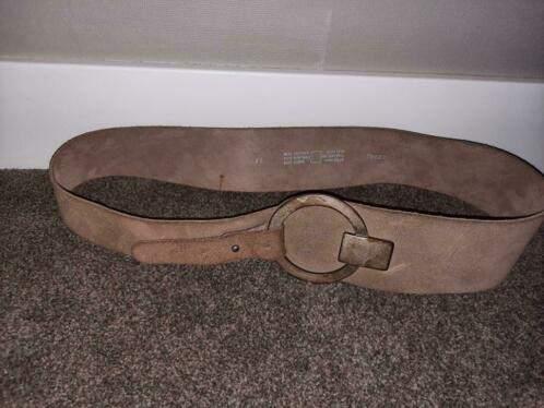 Taupe suède riem echt leder college style, Bruin, Echt leder, 90 tot 100 cm, Heupriem
