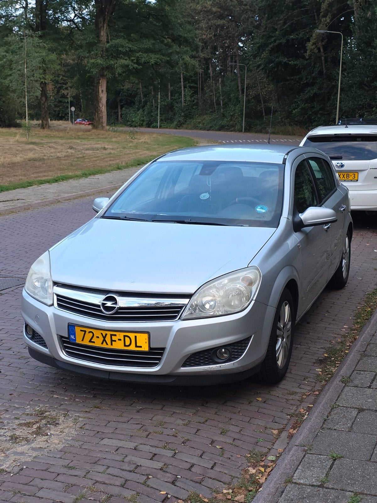 Opel Astra 1.4 66KW 5D AUT 2007 Grijs, Auto's, Zwart, 4 cilinders, 49 €/maand, 1364 cc