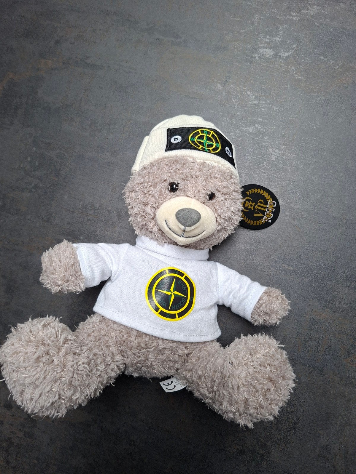 Stone Island Beer Knuffel met Muts en Shirt, Kinderen en Baby's, Overige merken, Overige karakters, Beer, Nieuw