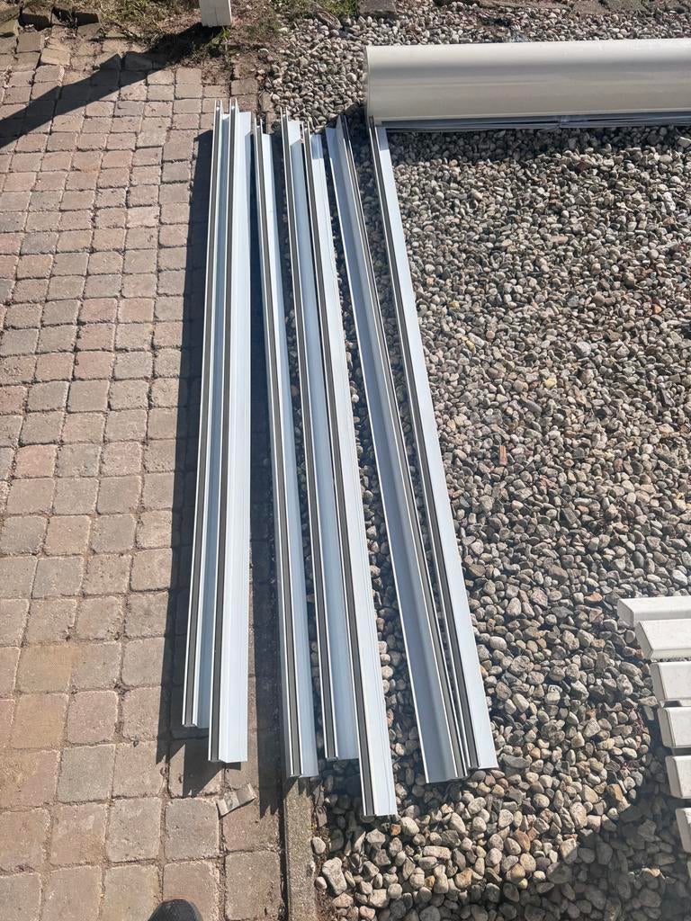 Nieuw RolLuik Lux model met 8 geleiders 9001 kleur, Doe-het-zelf en Verbouw, Rolluiken, Nieuw, 200 cm of meer, Minder dan 100 cm