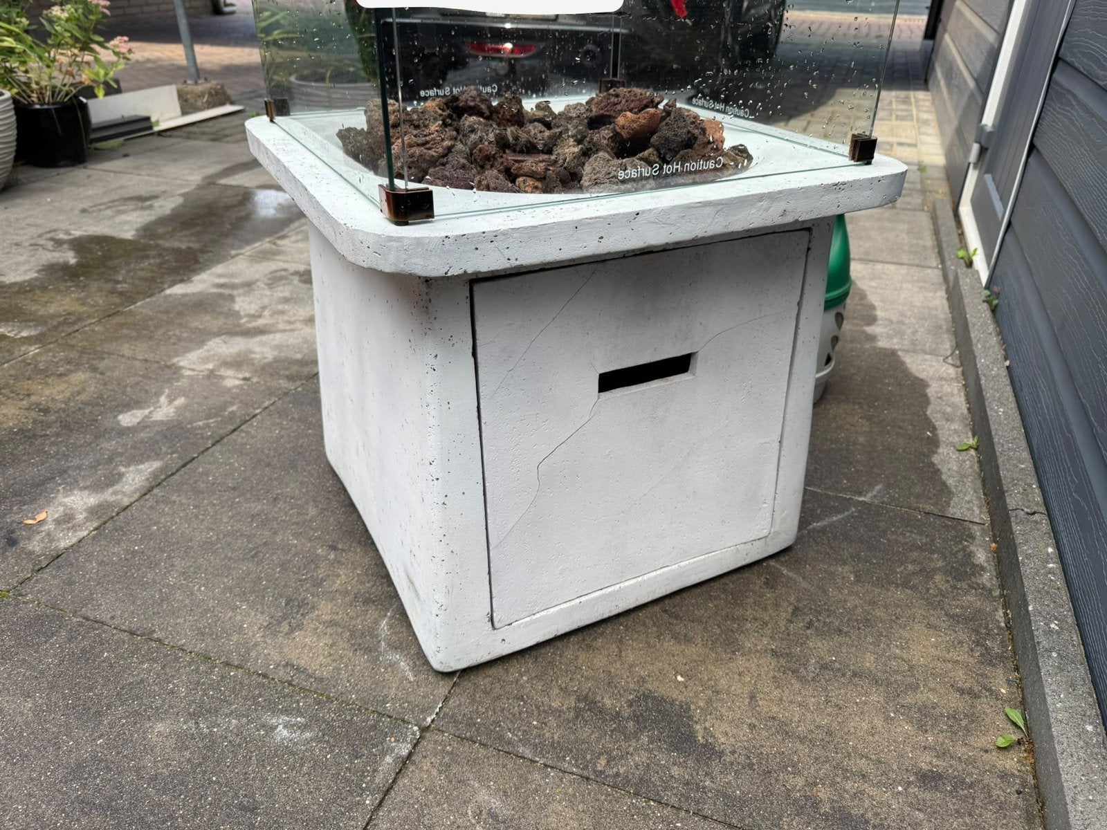 Betonnen vuurtafel met glasombouw, Ophalen, Gebruikt, Vuurkorf