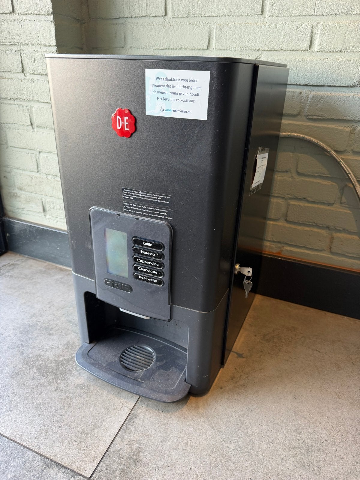 Douwe Egberts Koffiemachine - Professioneel, Afneembaar waterreservoir, Gebruikt, 10 kopjes of meer, Koffiemachine