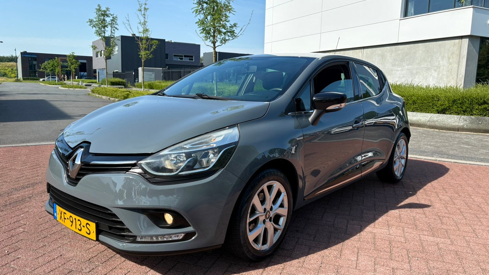 Uniek!!!Renault Clio /// Limited ///  0.9TCE / CarPlay /, Voorwielaandrijving, 898 cc, 1057 kg, 49 €/maand