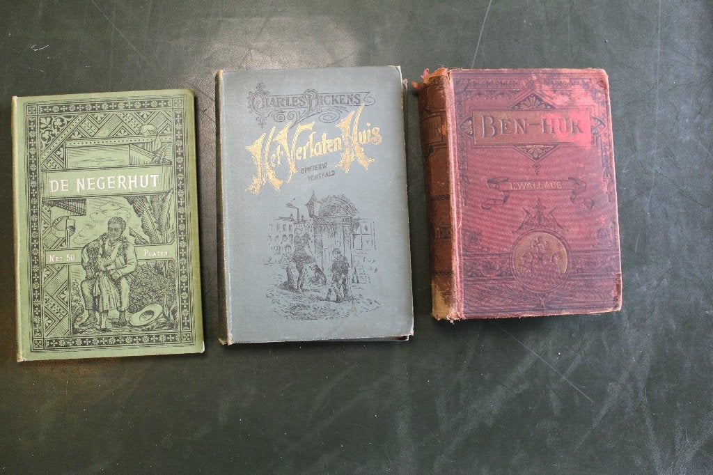 3 antieke boeken: De Negerhut, Het Verlaten Huis, Ben-Hur, Boeken, Gelezen, Ophalen of Verzenden, Nederland, Harriet Beecher Stowe, Charles Dickens, Lew Wallace