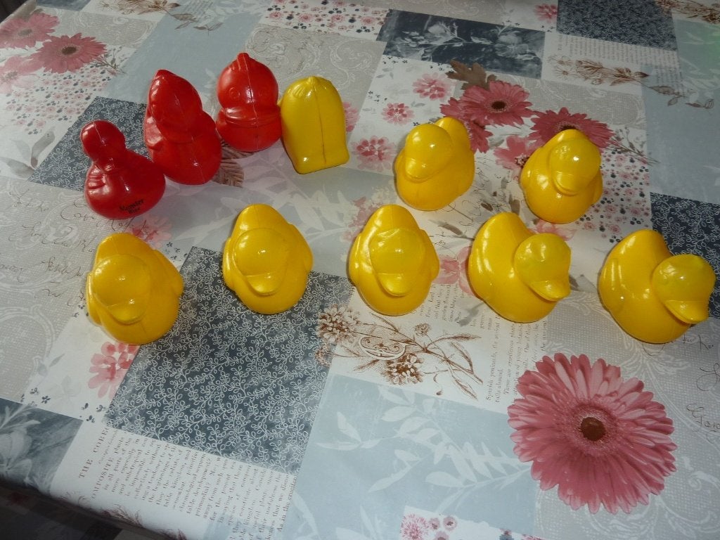 bad eendjes en diversen, Kinderen en Baby's, Speelgoed | Badspeelgoed, Ophalen of Verzenden, Zo goed als nieuw, Badeend, Overige merken