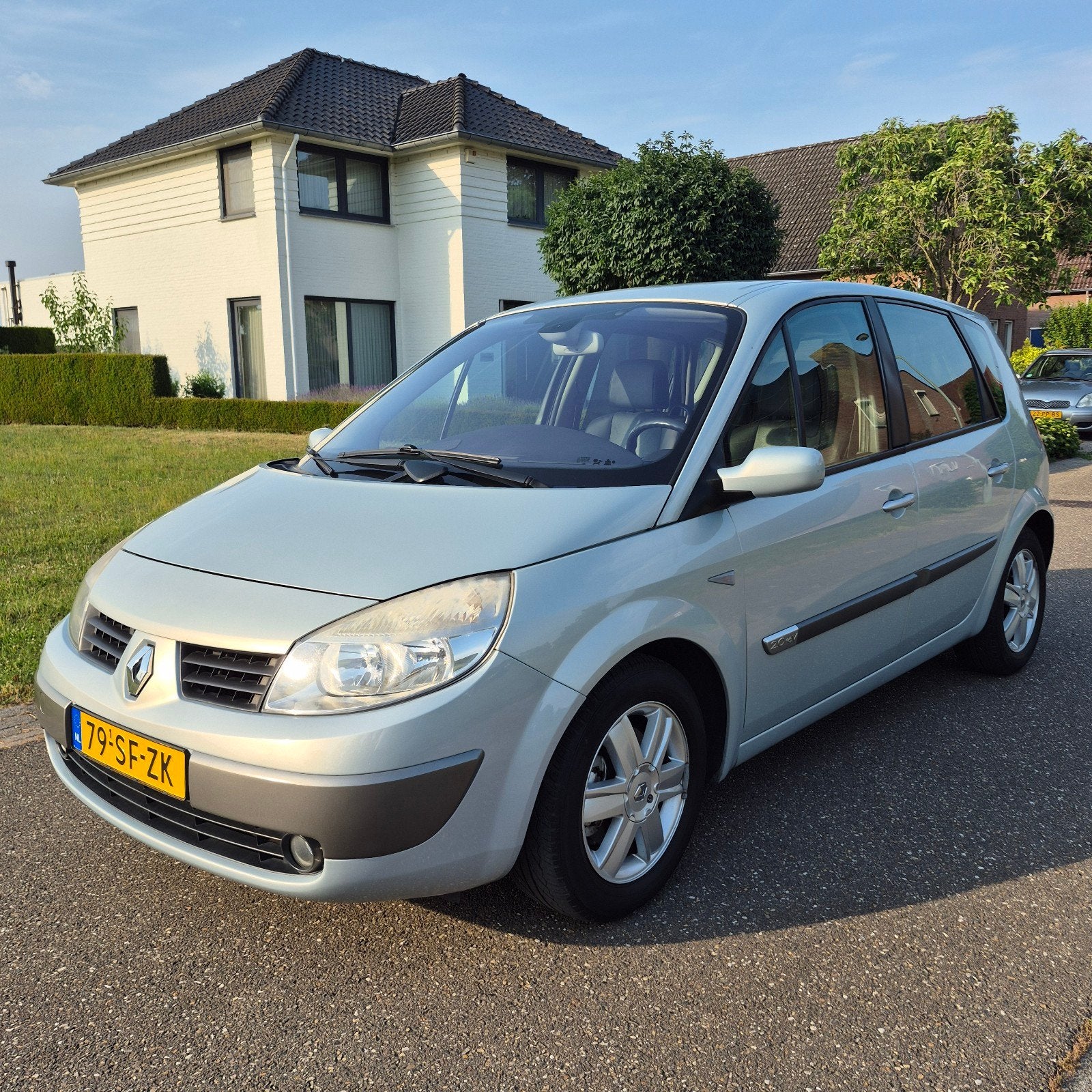 Renault Scénic 2.0 16V  Privilège Luxe AUTOMAAT, Auto's, 1998 cc, 1250 kg, Zwart, 4 cilinders