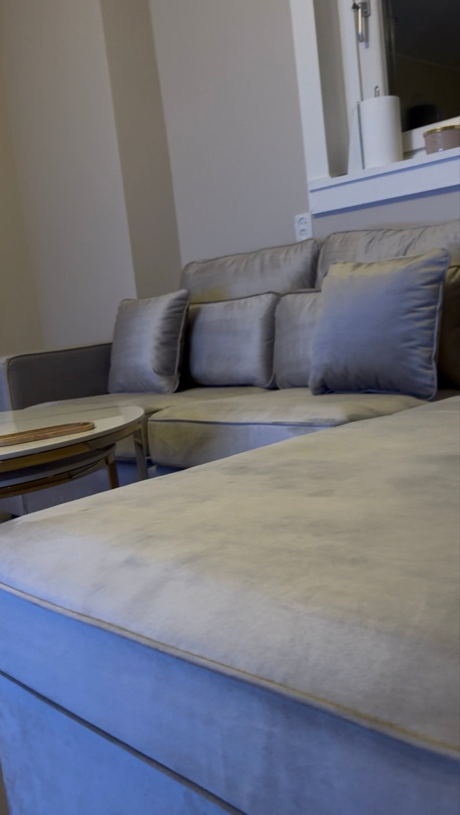 Moderne Hoekbank Grijs/taupe - Zo Goed als Nieuw, Huis en Inrichting, Banken | Bankstellen, Ophalen, 250 tot 300 cm, Hoekbank