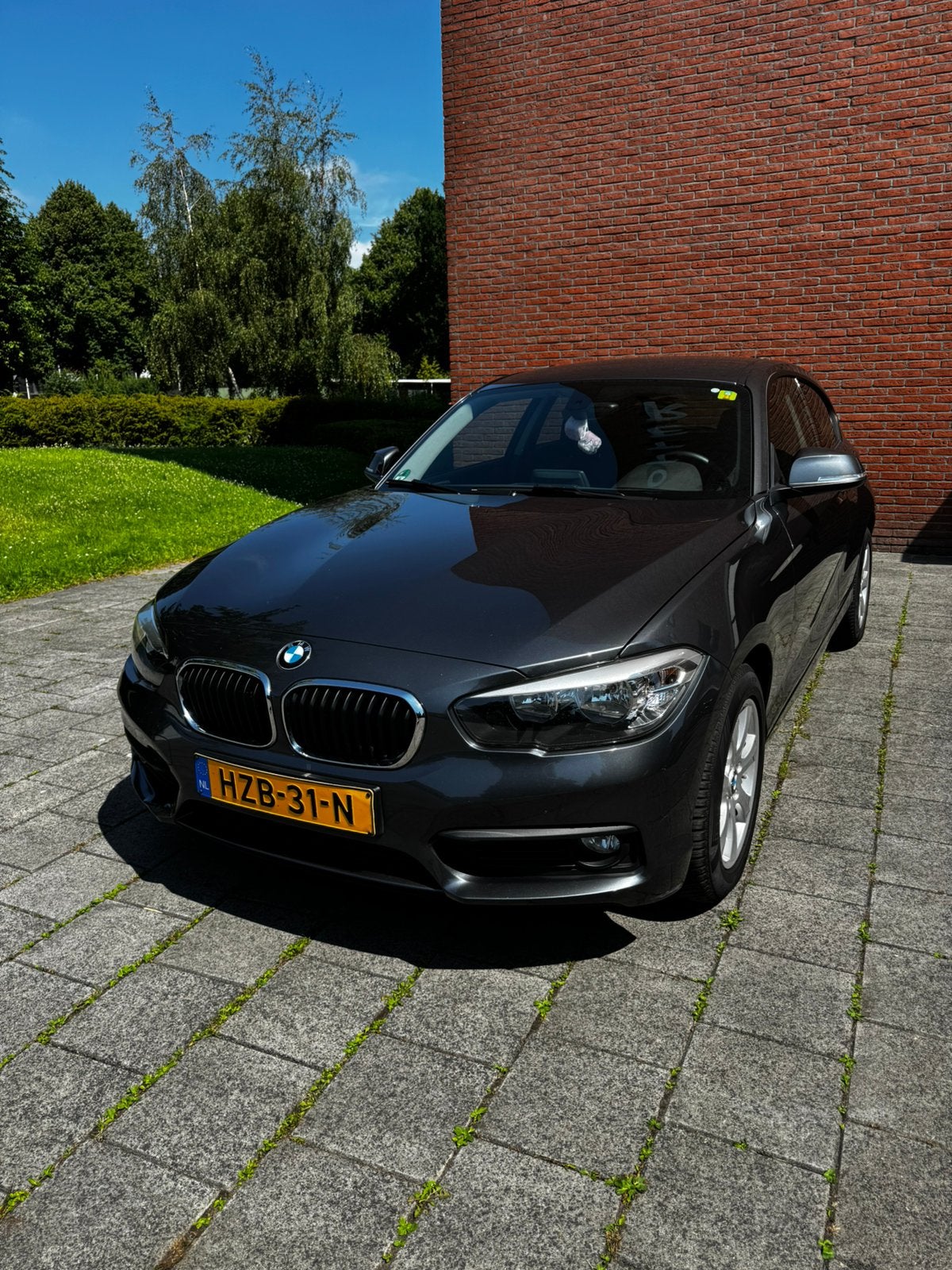 BMW 1-Serie 118I 3-deurs 2015 grijs, Auto's, 1-Serie, 4 cilinders, 4 stoelen, 1200 kg