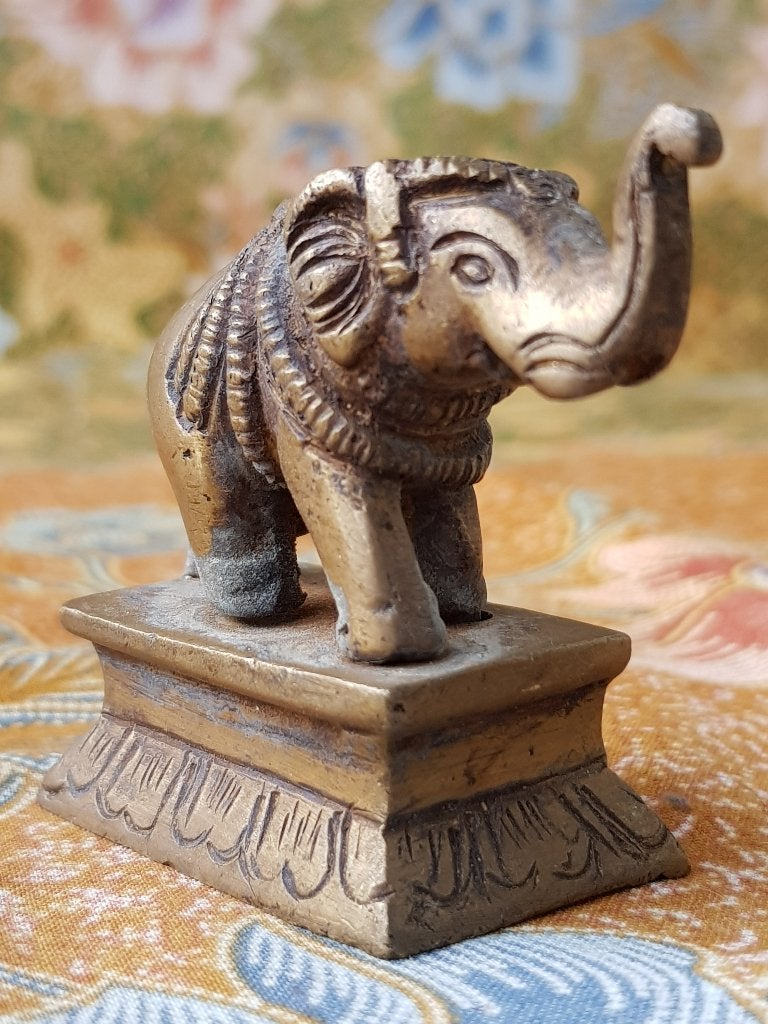 Mooi antiek brons beeldje uit India van een olifant 6 cm., Antiek en Kunst, India, Handgemaakt, Ophalen of Verzenden, Brons