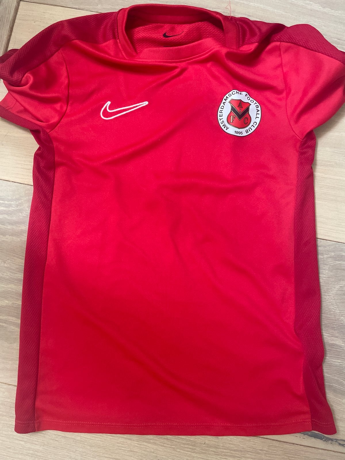 Gratis Nike AFC Voetbalshirt Rood - Maat 128-137 S, Ophalen, Zo goed als nieuw, Jongen of Meisje