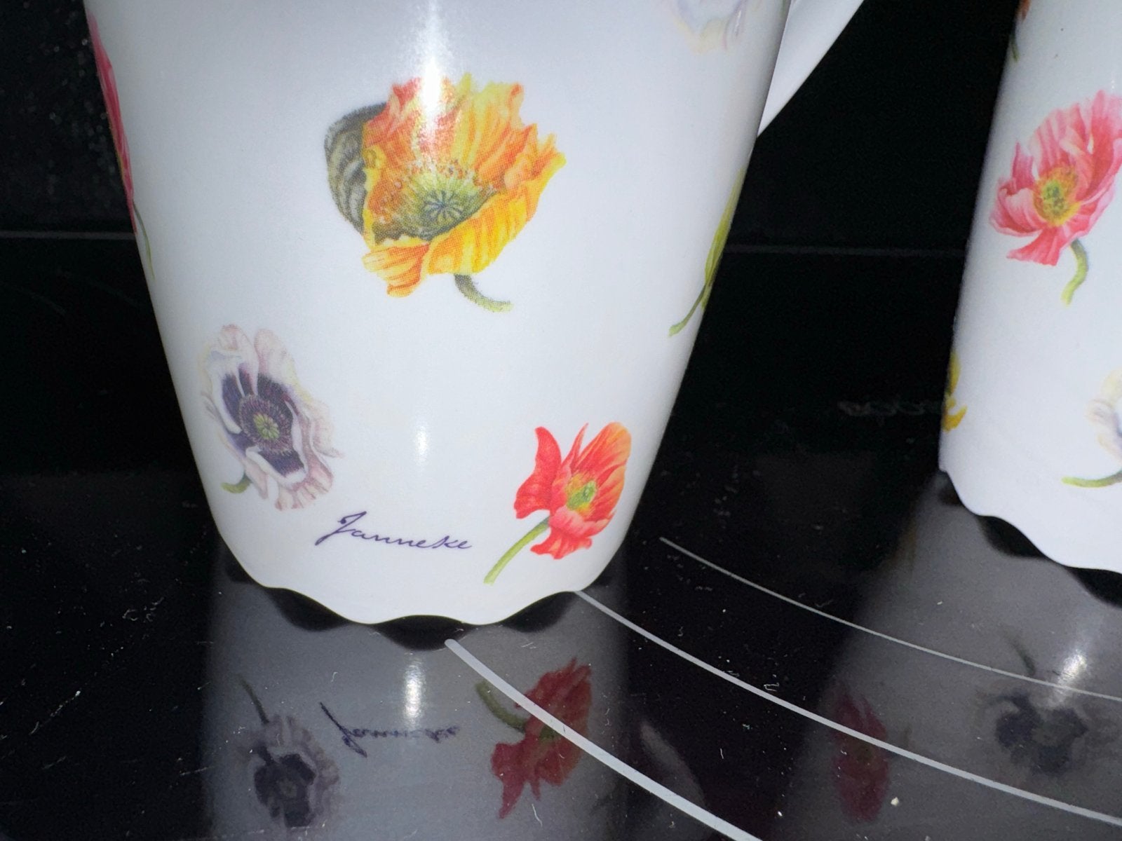 3 Janneke Brinkman (Mepal Rosti) mokken met bloemmotief, Ophalen of Verzenden, Gebruikt