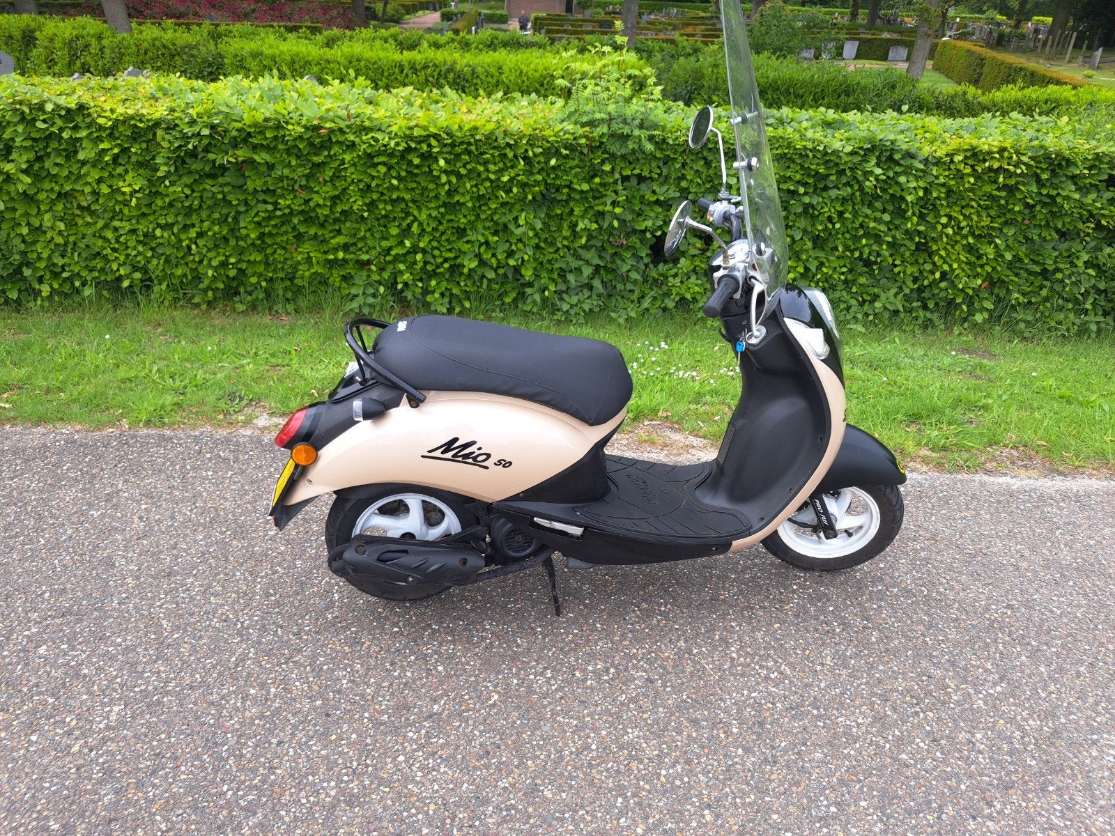 Sym mio brom gele plaat, 49 cc, Zo goed als nieuw, Benzine, Ophalen