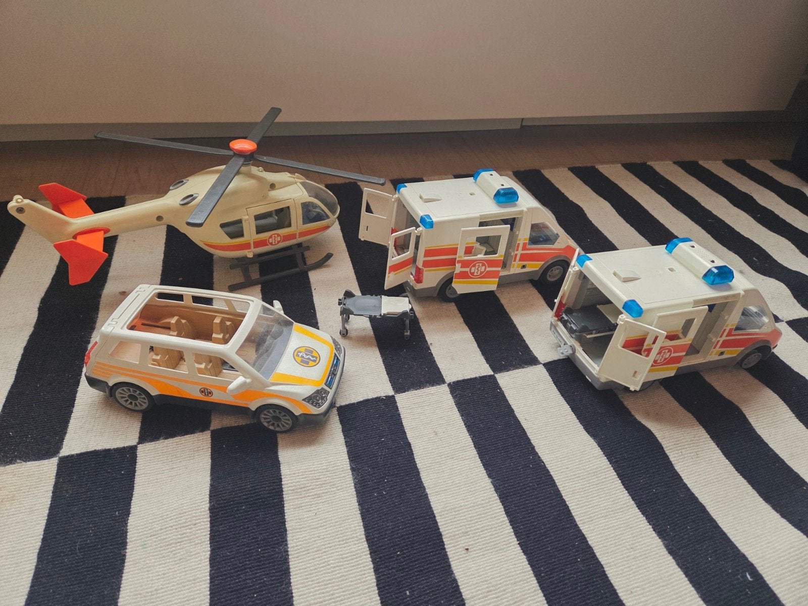 Playmobil ziekenhuis set: ambulance, helikopter en auto, Kinderen en Baby's, Speelgoed | Playmobil, Ophalen, Gebruikt, Complete set