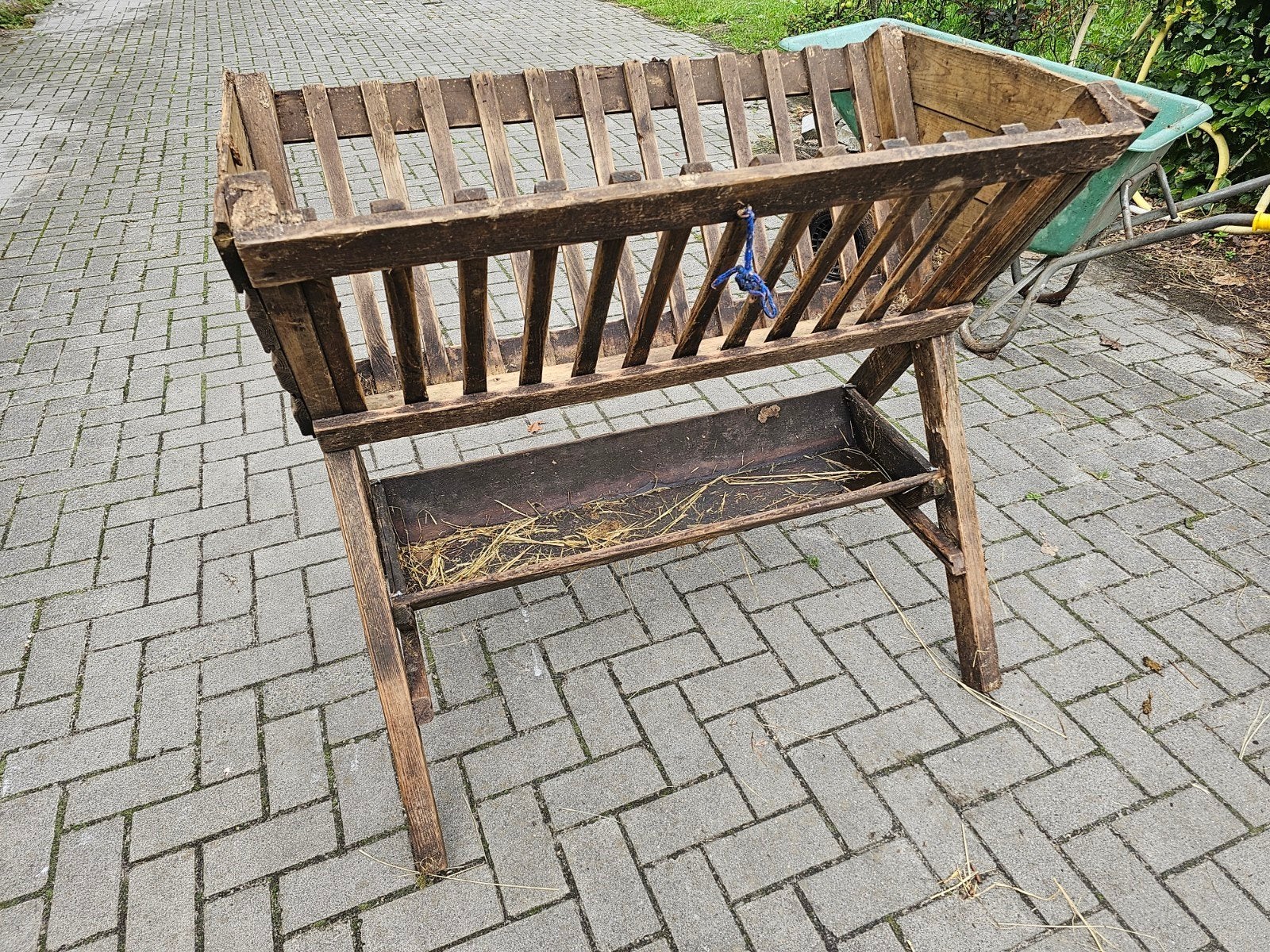 Aangeboden leuke houten hooiruif