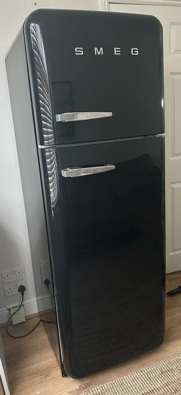 Smeg Koelkast Zwart - Perfect Werkend, Eye-catcher!, Witgoed en Apparatuur, Ophalen, Gebruikt, 200 liter of meer, Met aparte vriezer