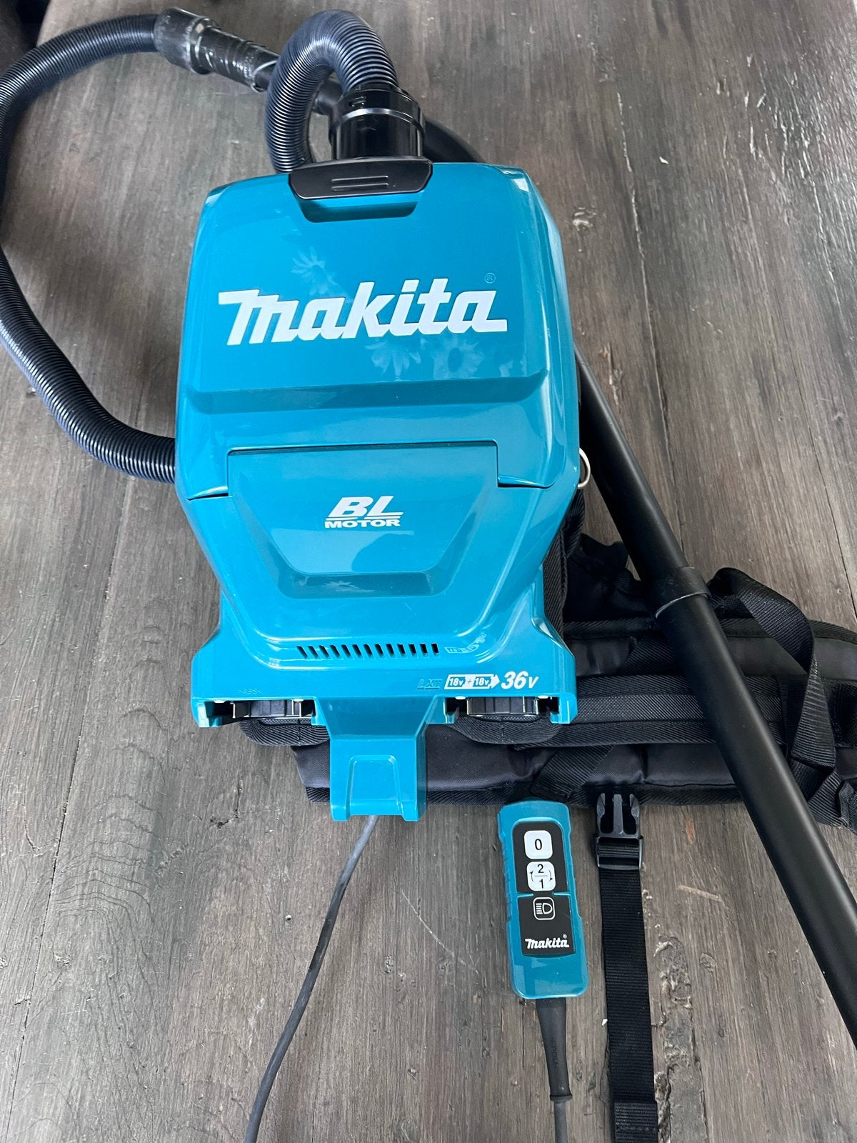 Makita Accu Rugstofzuiger DVC261Z - Krachtig & Draadloos, Witgoed en Apparatuur, Stofzuigers, Gebruikt, Draadloos, Industriële stofzuiger