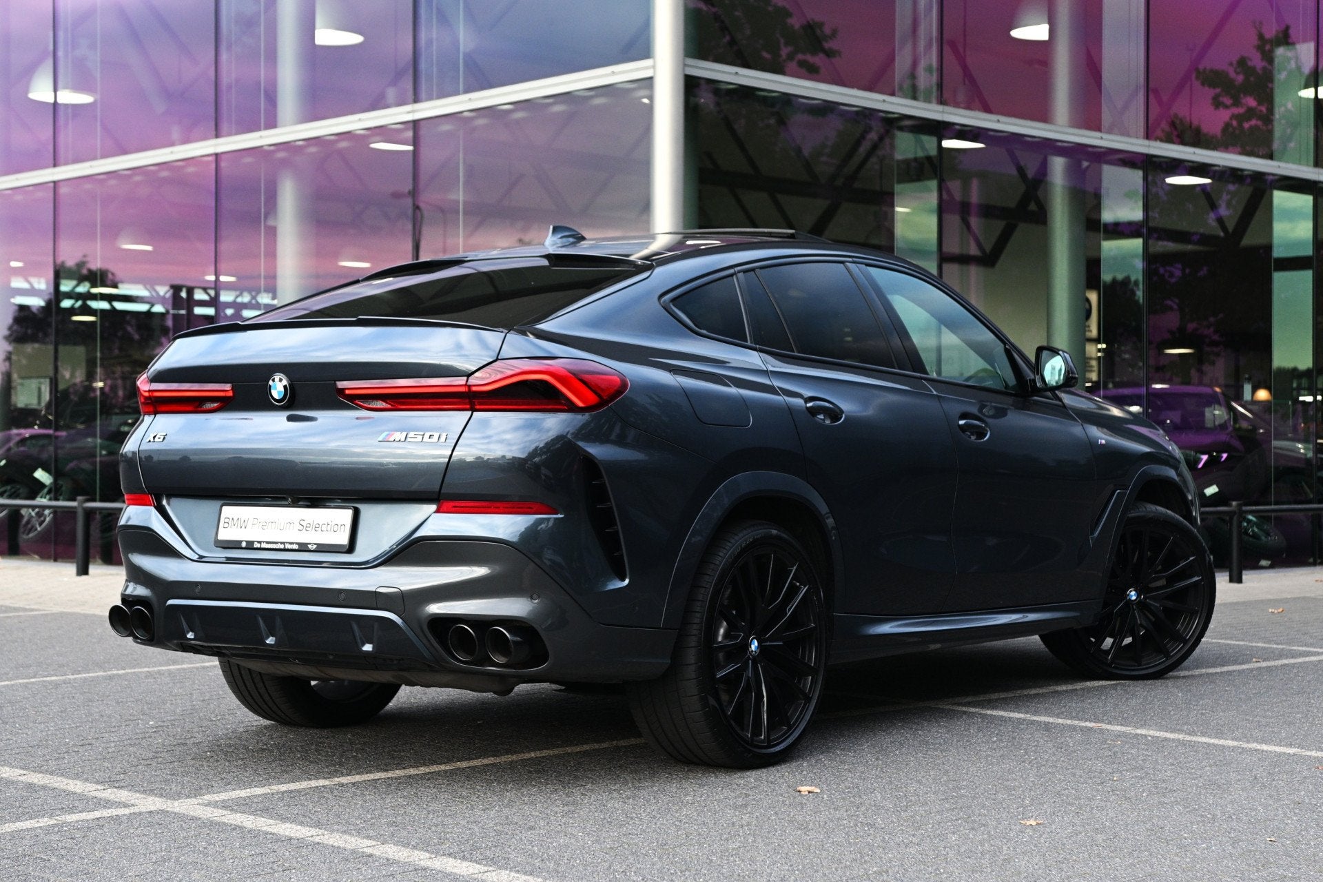 BMW X6 M50i High Executive Automaat / Panoramadak Sky Lounge, Auto's, Dealer onderhouden, Gebruikt, 4395 cc, Vierwielaandrijving