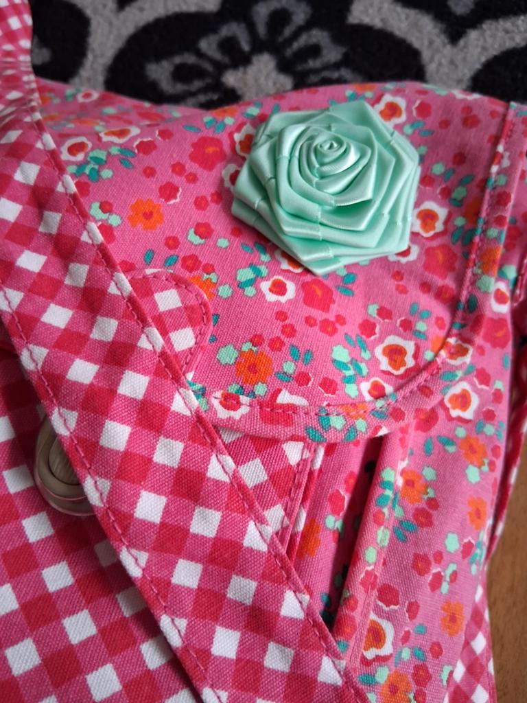 Leuke roze schoudertas met bloemen en ruitjespatroon, Ophalen of Verzenden, Zo goed als nieuw, Roze, Schoudertasje