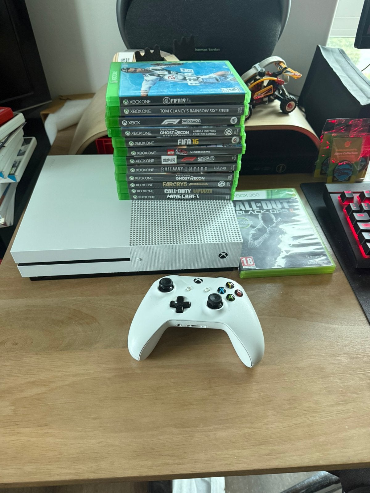 Xbox one S met 1 controller en een leuk aantal spellen, Spelcomputers en Games, Ophalen of Verzenden, Zo goed als nieuw, 500 GB