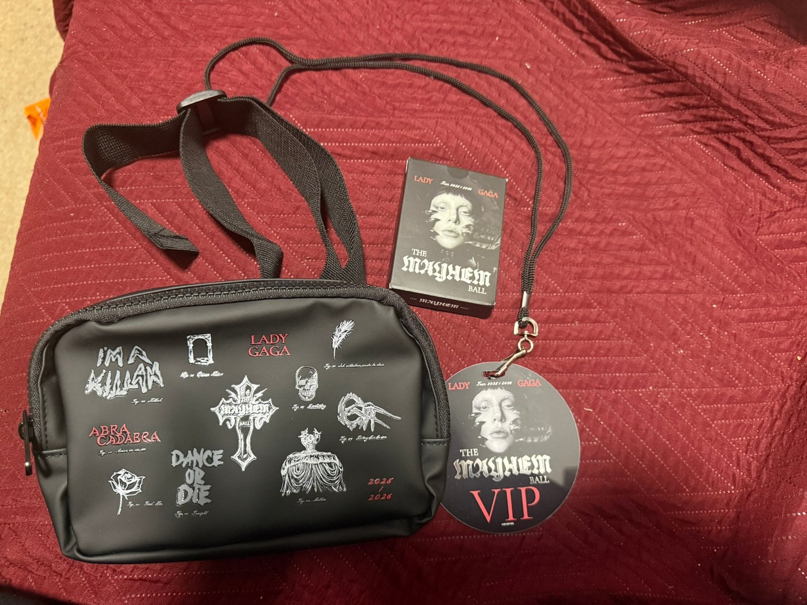 Lady gaga mayhem ball vip merch, Ophalen of Verzenden