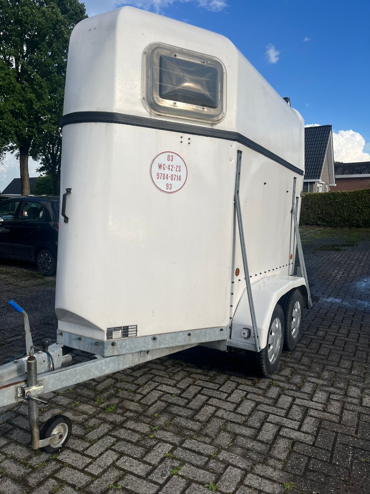 1,5 paards paardentrailer polyester en aluminium zeer netjes, Dieren en Toebehoren, Ophalen, ., Henra, Zo goed als nieuw