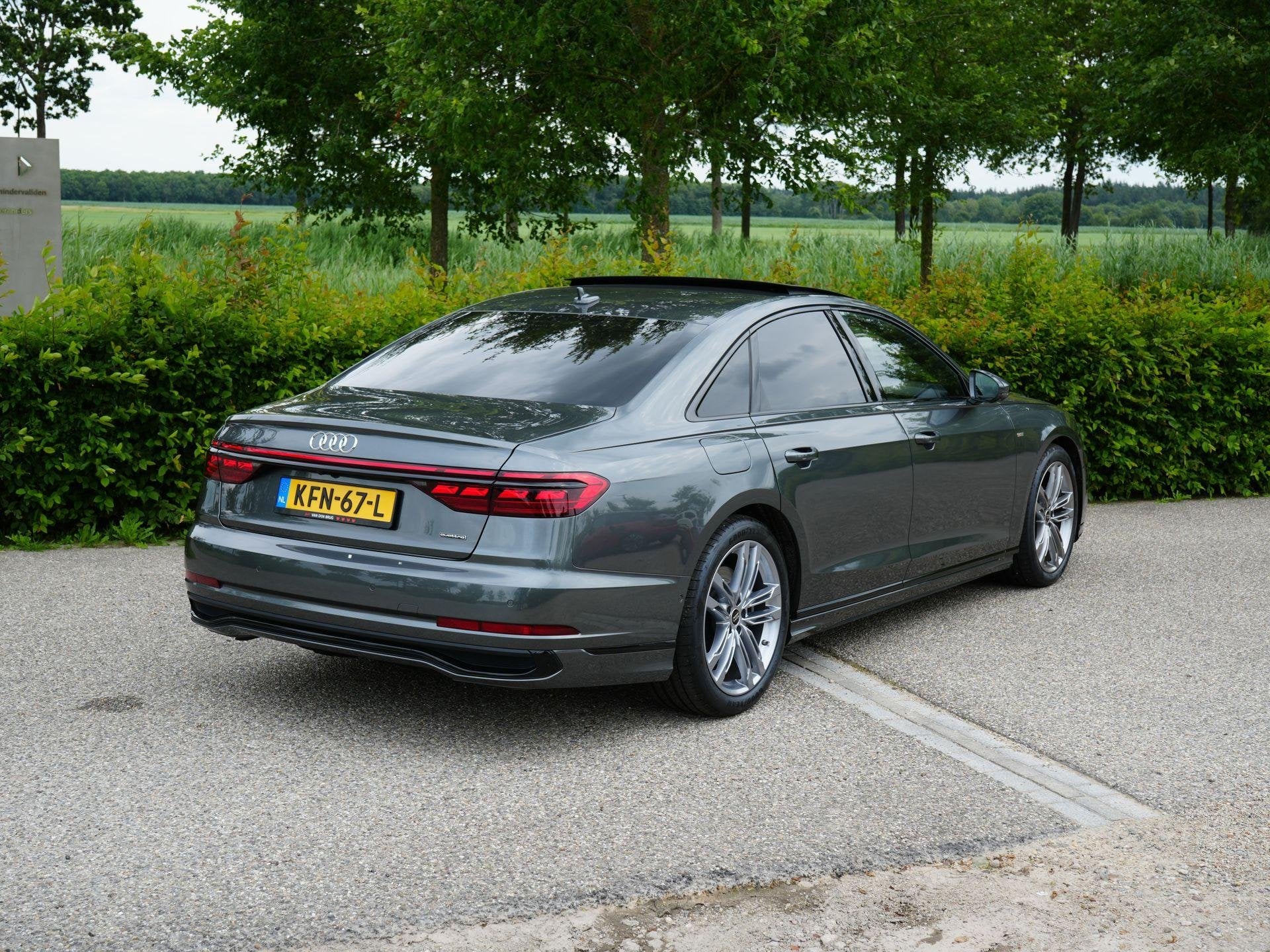 Foto 28 van Audi A8 S-Line 60 TFSI e 462 PK QUATTRO | Vierwielbesturing