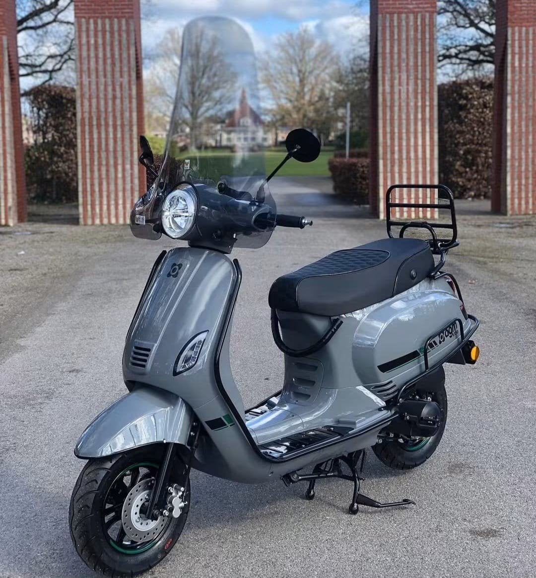AGM vX50i Euro-5 Glossy Grey touch of Green, Gebruikt, Benzine, Ophalen, Overige merken