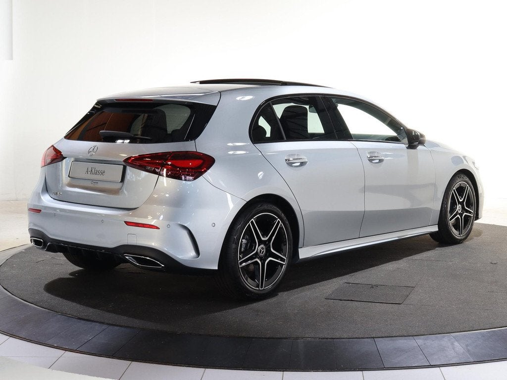 Mercedes-Benz A-klasse 180 Business Solution AMG | Panoramas, Auto's, Mercedes-Benz, 136 pk, 4 cilinders, Automatische klimaatregeling