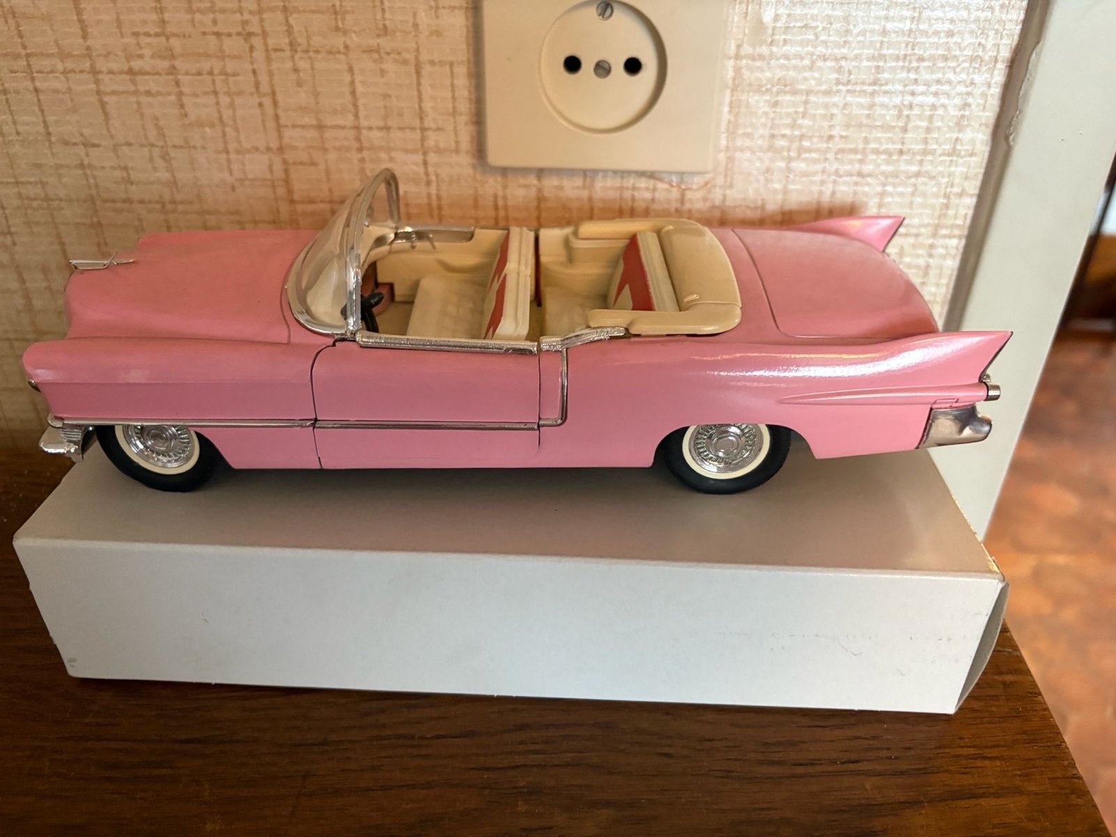 Roze Cadillac Speelgoedauto - Vintage Model, Ophalen of Verzenden, Zo goed als nieuw, Auto, Overige merken