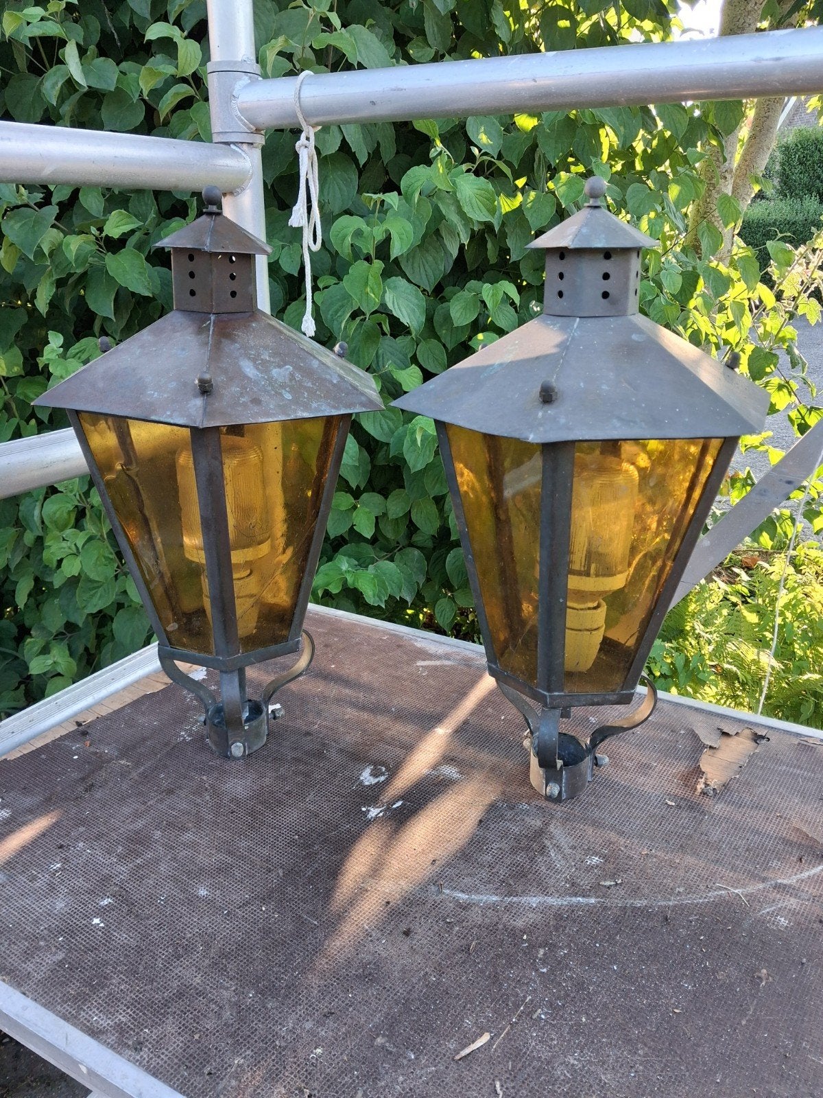 Set van 2 koperen vintage buitenlampen met amberkleurig glas, Antiek en Kunst, Ophalen