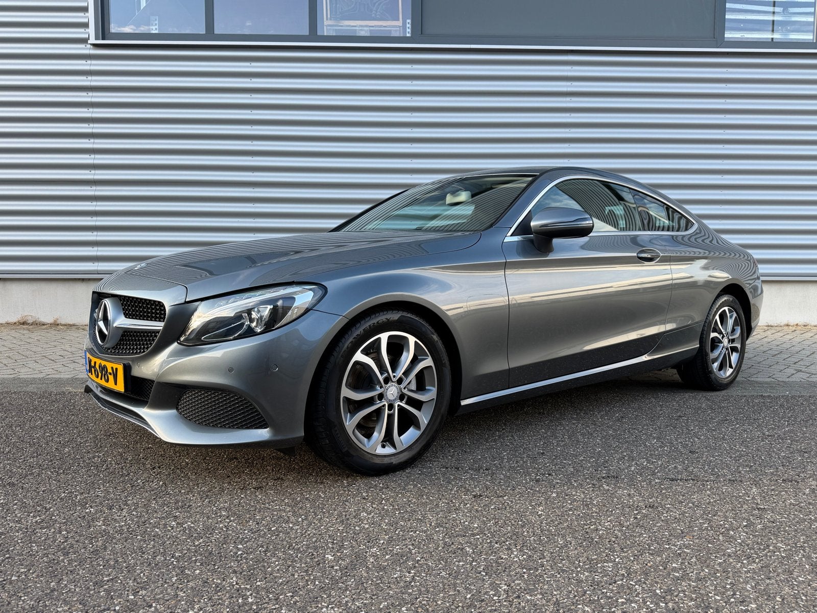 Mercedes-Benz C-Klasse 1.6 C180 BE Coupe 2016 Grijs, Achterwielaandrijving, 4 stoelen, Handgeschakeld, 19 km/l