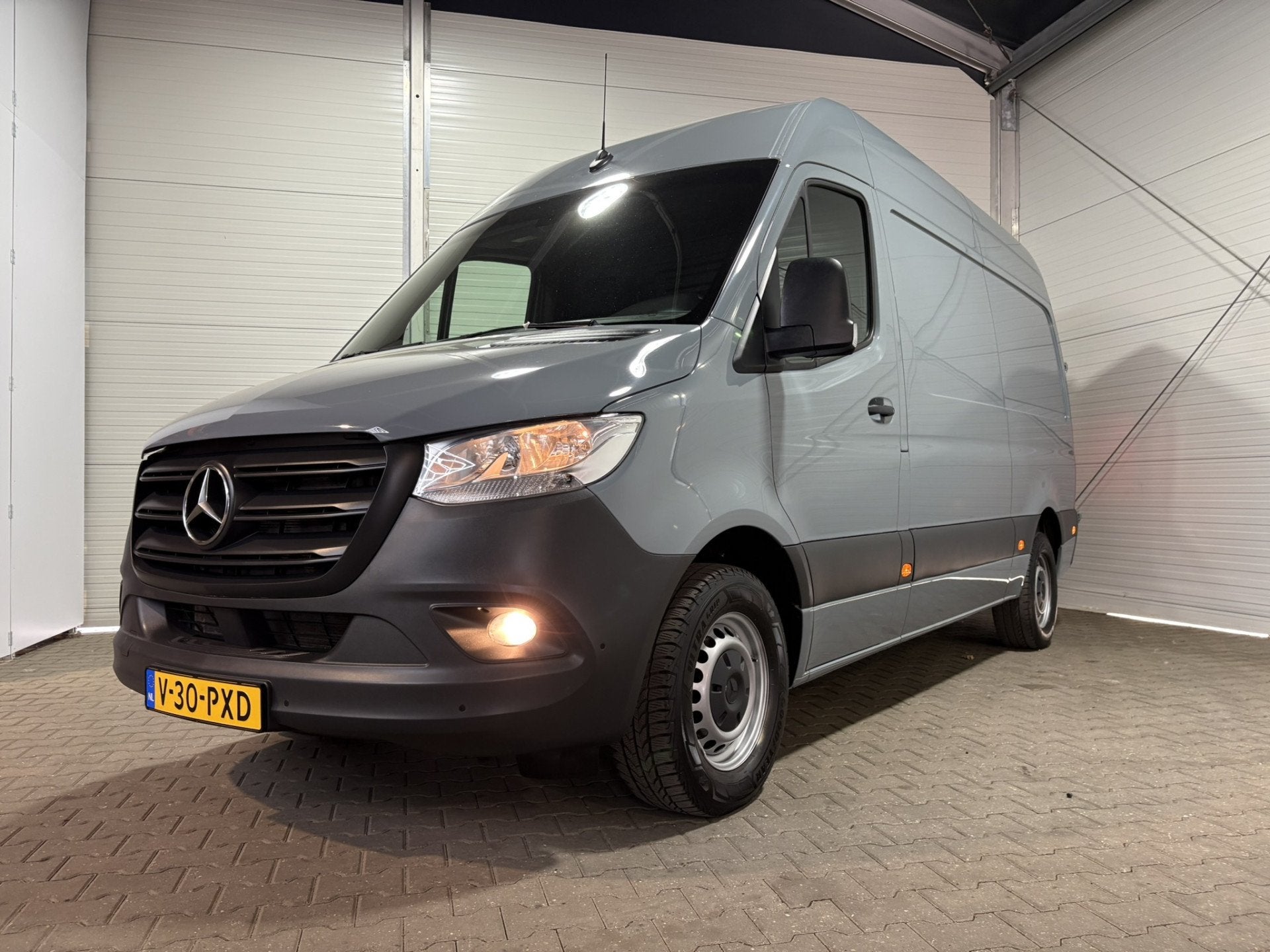Mercedes-Benz Sprinter 317 1.9 CDI L2H2 RWD AUT 170Pk Cruise, Gebruikt, 4 cilinders, 2000 kg, 2237 kg