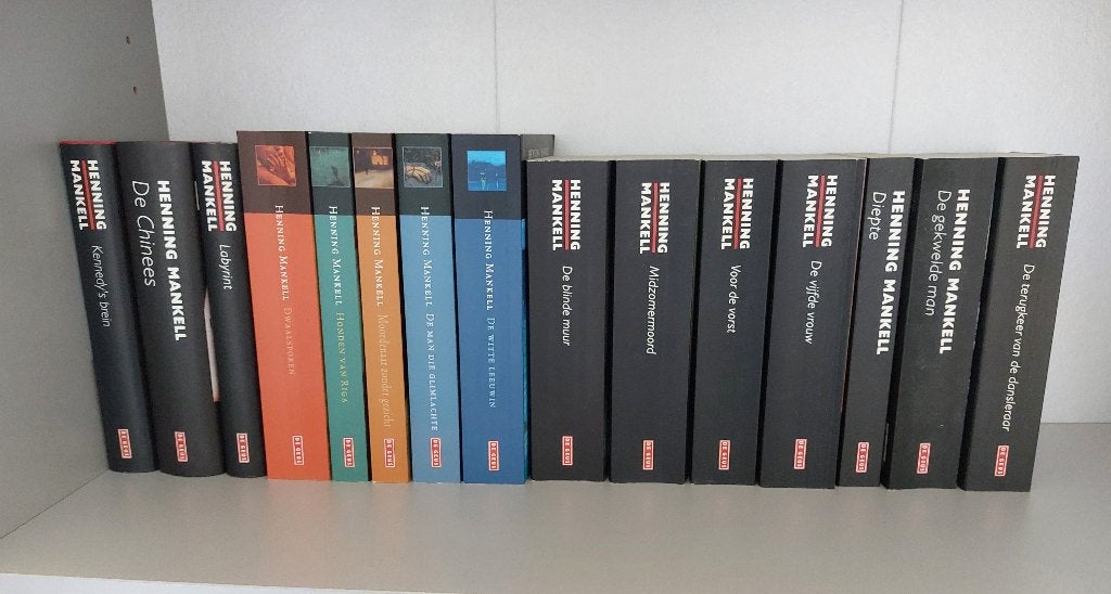 Henning Mankell –15x Bijna complete Wallander + Hardcovers, Ophalen, Zo goed als nieuw