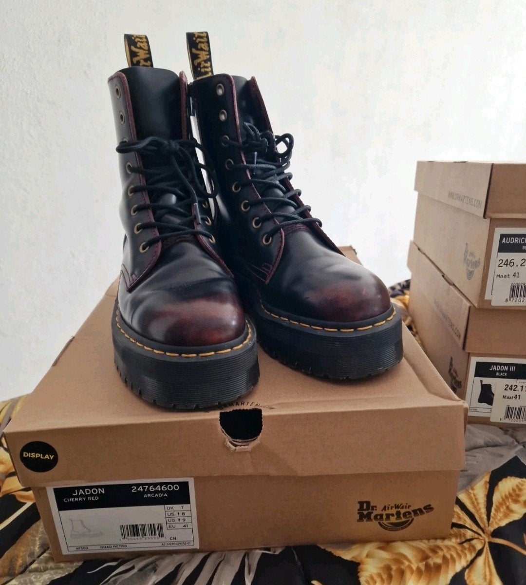 Dr. Martens Jadon Cherry Red 41, Dr martens, Ophalen of Verzenden, Zo goed als nieuw, Rood