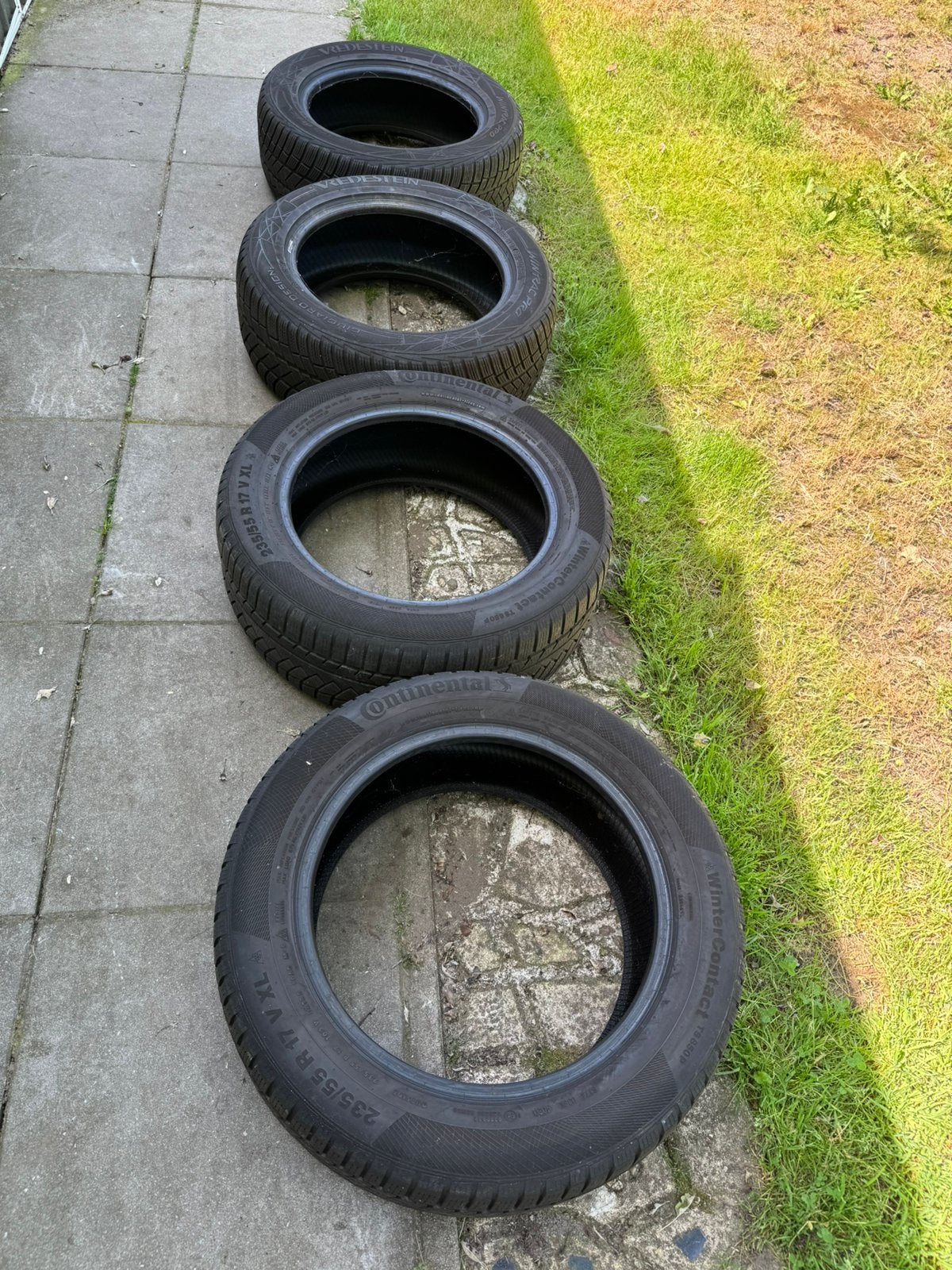 4 Winterbanden 235/55 R17 - 2x Continental & 2x Vredestein, Auto-onderdelen, Banden en Velgen, Ophalen, 17 inch, Winterbanden