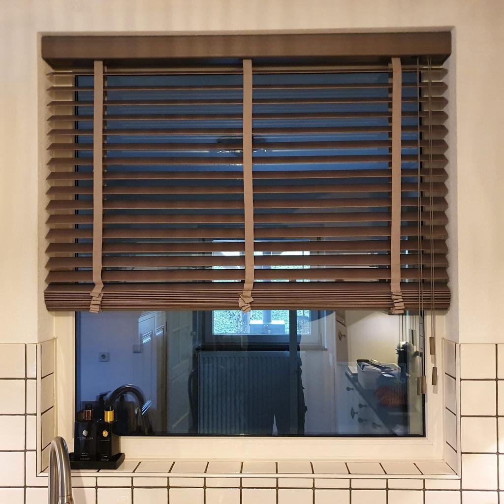Houten jaloezie 50 mm. Taupe houtnerf, Ophalen, Zo goed als nieuw