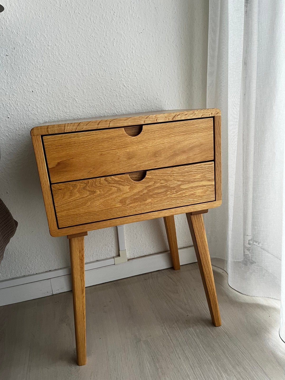 2 nachtkastjes met 2 lades te koop Le Mob - Loods5, Ophalen, 55 tot 70 cm, Zo goed als nieuw, 45 tot 65 cm